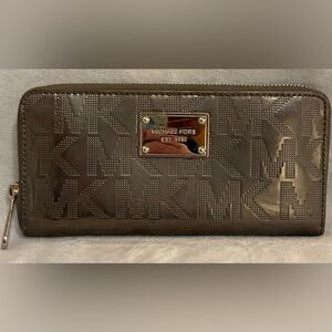 Michael Kors Jet Set Zip Pewter Around Wallet Mirror Metallic MK Monogram Logo